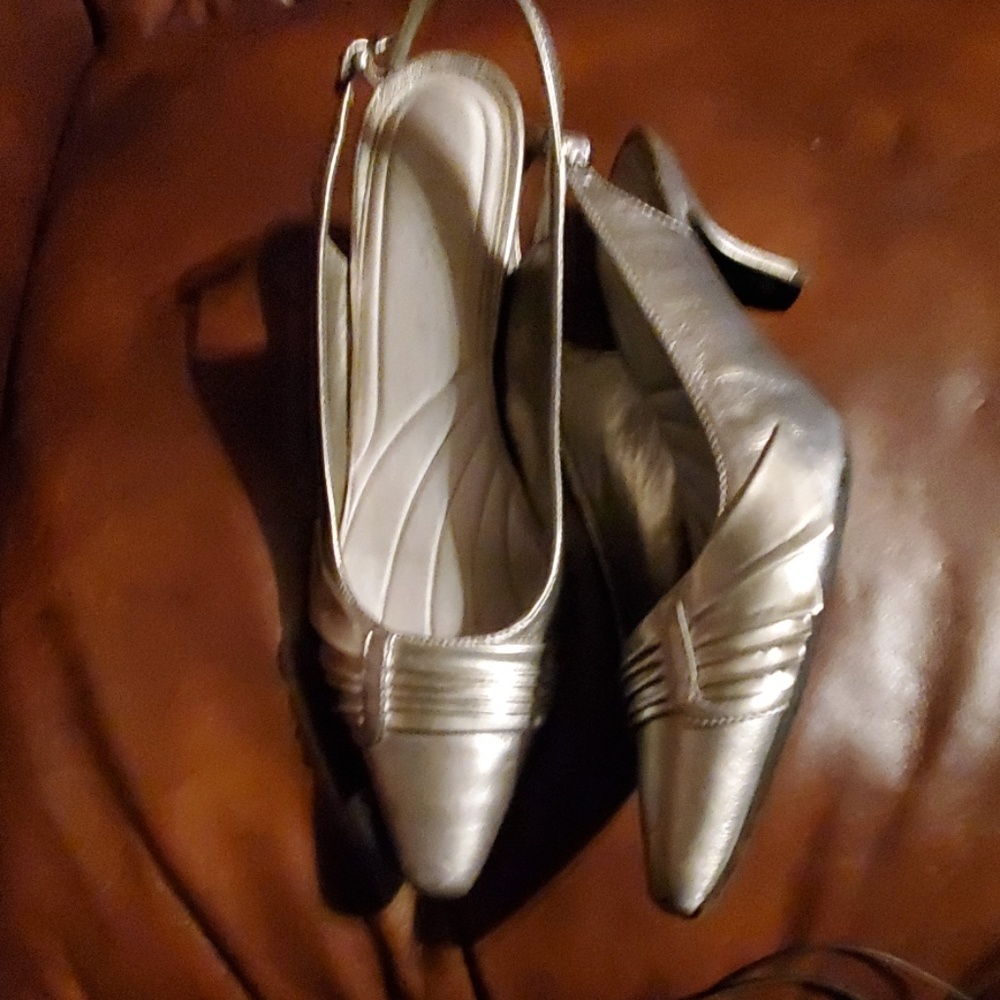 Shoes - Picture 2 of 3